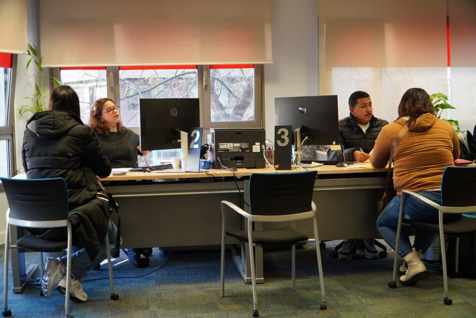 Embajada de Venezuela adelanta acciones institucionales para fortalecer servicios consulares en España